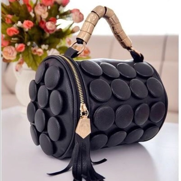Handbags - 👜 NEW Barrel Button Handbag 👜